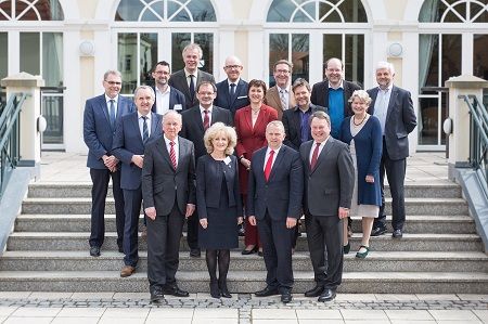 Ministerinnen, Minister und Senatoren der Agrarressorts des Bundes und der Länder auf der Frühjahrs-Agrarministerkonferenz (AMK) 2016 in Göhren-Lebbin. Ministerinnen, Minister und Senatoren der Agrarressorts des Bundes und der Länder auf der Frühjahrs-Agrarministerkonferenz (AMK) 2016 in Göhren-Lebbin.
