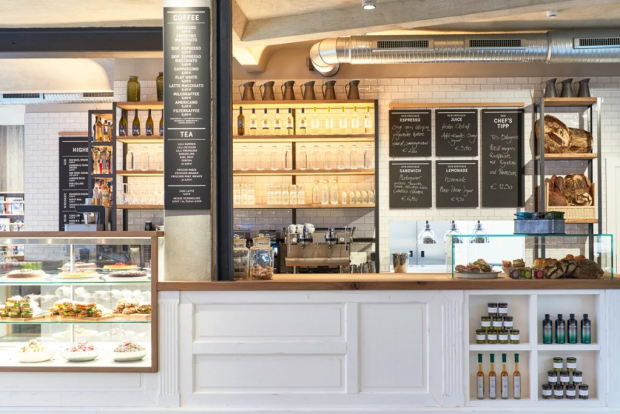 Ob vor Ort speisen oder zum Mitnehmen: Im Barefood Deli ist beides möglich. Ob vor Ort speisen oder zum Mitnehmen: Im Barefood Deli ist beides möglich.