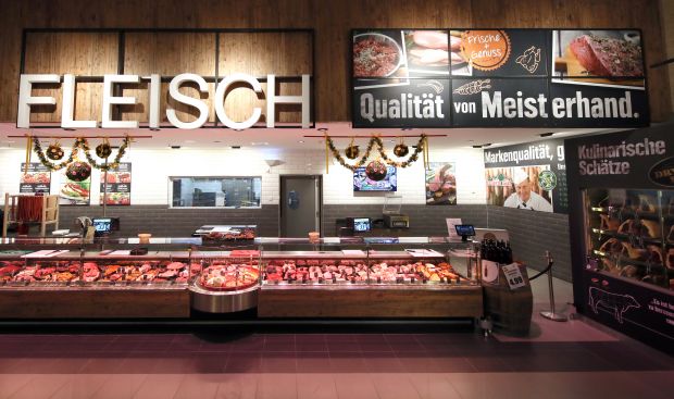 Frequenzbringer: Die Fleisch- und Wursttheke ist ein Umsatzgarant. Sie misst gute 17 Meter. Frequenzbringer: Die Fleisch- und Wursttheke ist ein Umsatzgarant. Sie misst gute 17 Meter.