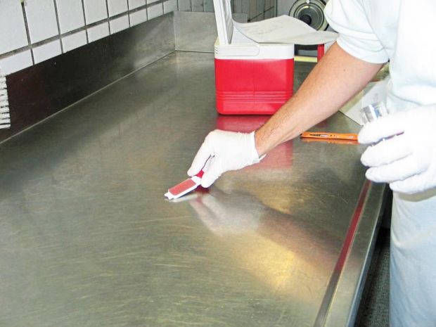 Die betriebliche Eigenkontrolle erfüllt nicht nur eine lästige Pflicht. Sie weist auch auf Schwachstellen im Betrieb und Prozessen hin. Die betriebliche Eigenkontrolle erfüllt nicht nur eine lästige Pflicht. Sie weist auch auf Schwachstellen im Betrieb und Prozessen hin.