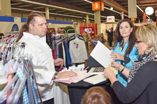 Die Messe bietet ein breit gefächertes Angebot an Rohstoffen und Fleischereibedarf, ansprechender Berufskleidung und Dekoration sowie einer optimalen Ladenorganisation und -einrichtung. Die Messe bietet ein breit gefächertes Angebot an Rohstoffen und Fleischereibedarf, ansprechender Berufskleidung und Dekoration sowie einer optimalen Ladenorganisation und -einrichtung.