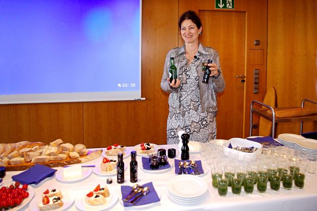 Zu Öl gepresst und in der Limonade: Algen als Powerfood aus dem Meer serviert Ernährungsexpertin Hanni Rützler zusammen mit ihrem aktuellen Food-Report. Zu Öl gepresst und in der Limonade: Algen als Powerfood aus dem Meer serviert Ernährungsexpertin Hanni Rützler zusammen mit ihrem aktuellen Food-Report.