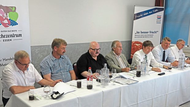 Der Vorstand der Essener Genossenschaft Gilde Frisch-Markt Rhein-Ruhr war mit dem Jahresergebnis 2015 zufrieden und setzt nun auf weiteres Wachstum. Der Vorstand der Essener Genossenschaft Gilde Frisch-Markt Rhein-Ruhr war mit dem Jahresergebnis 2015 zufrieden und setzt nun auf weiteres Wachstum.