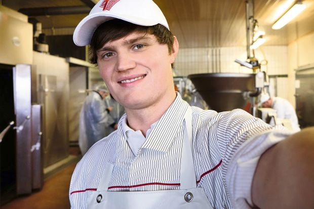 Bruno Pniok sucht einen Nachfolger für seine frühere Ausbildungsstelle bei der Fleischerei Geier in Lüdenscheid. Bruno Pniok sucht einen Nachfolger für seine frühere Ausbildungsstelle bei der Fleischerei Geier in Lüdenscheid.