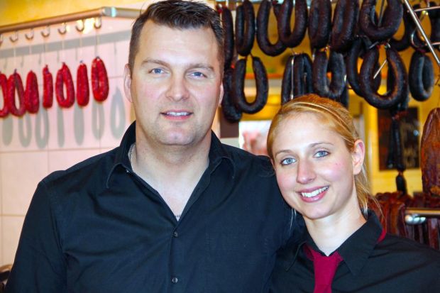 Mit Mut und Zuversicht in die Selbstständigkeit: Harald und Franziska Haagen führen seit knapp drei Jahren die Landmetzgerei Eberhard in Weil der Stadt. Mit Mut und Zuversicht in die Selbstständigkeit: Harald und Franziska Haagen führen seit knapp drei Jahren die Landmetzgerei Eberhard in Weil der Stadt.