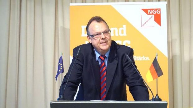 Sieht im Branchenmindestlohn erst den Anfang vom Ende des Dumpings in der Fleischindustrie: Claus-Harald Güster, stellvertretender Vorsitzender der NGG. Sieht im Branchenmindestlohn erst den Anfang vom Ende des Dumpings in der Fleischindustrie: Claus-Harald Güster, stellvertretender Vorsitzender der NGG.