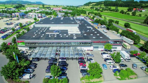 Ein Blick auf den imposanten Hauptsitz der Omega Sorg in Essingen. 2016 wurde ein Erweiterungsgebäude gekauft. Ein Blick auf den imposanten Hauptsitz der Omega Sorg in Essingen. 2016 wurde ein Erweiterungsgebäude gekauft.