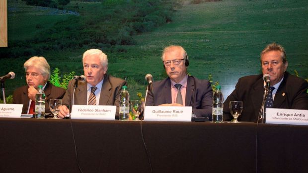 Zur Eröffnung des 21. Welt Fleisch Kongresses in Uruguay kamen auch nationale Minister sowie die Präsidenten des International Meat Secretariat (IMS) und des uruguayischen Verbands der Fleischwirtschaft (INAC). Zur Eröffnung des 21. Welt Fleisch Kongresses in Uruguay kamen auch nationale Minister sowie die Präsidenten des International Meat Secretariat (IMS) und des uruguayischen Verbands der Fleischwirtschaft (INAC).