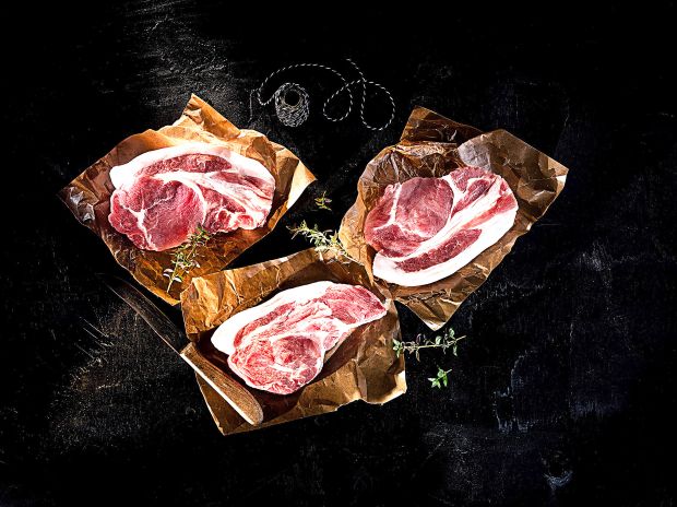 Schweinehals als Teilstück zum Grillen oder Kurzbraten. Schweinehals als Teilstück zum Grillen oder Kurzbraten.
