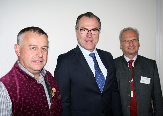 Von links: Walter Heidl (Präsident Bayrischer Bauernverband), Clemens Tönnies, Hans Müller (Generalsekretär BLV) Von links: Walter Heidl (Präsident Bayrischer Bauernverband), Clemens Tönnies, Hans Müller (Generalsekretär BLV)