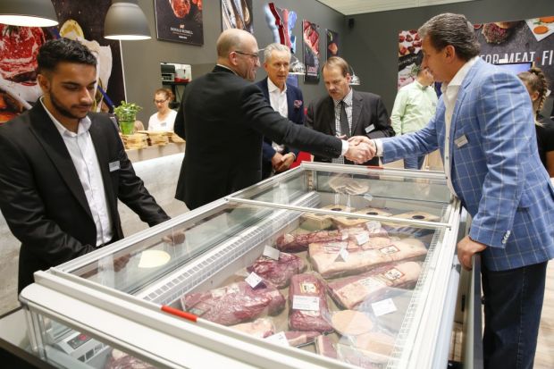 Internationale Spezialitäten und Qualitäten aus der Region machten Appetit. Internationale Spezialitäten und Qualitäten aus der Region machten Appetit.
