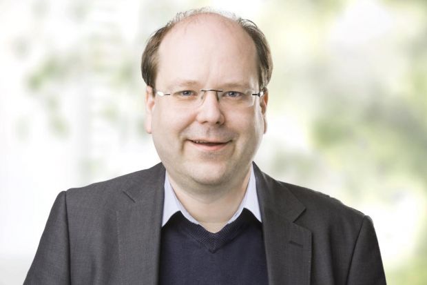 Agrarminister Christian Meyer sagte dem DFV zu, Gebührenerleichterungen zu prüfen. Agrarminister Christian Meyer sagte dem DFV zu, Gebührenerleichterungen zu prüfen.