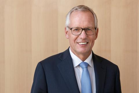 Hauptgeschäftsführer des Deutschen Raiffeisenverbands (DRV): Dr. Henning Ehlers. Hauptgeschäftsführer des Deutschen Raiffeisenverbands (DRV): Dr. Henning Ehlers.