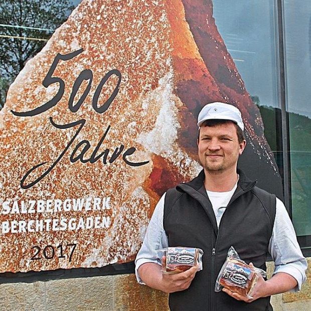 Das kulinarische Highlight war zunächst nur für das 500. Jubiläum des Salzbergwerks in Berchtesgaden gedacht, der Metzgermeister setzt aber auf einen dauerhaften Erfolg. Das kulinarische Highlight war zunächst nur für das 500. Jubiläum des Salzbergwerks in Berchtesgaden gedacht, der Metzgermeister setzt aber auf einen dauerhaften Erfolg.