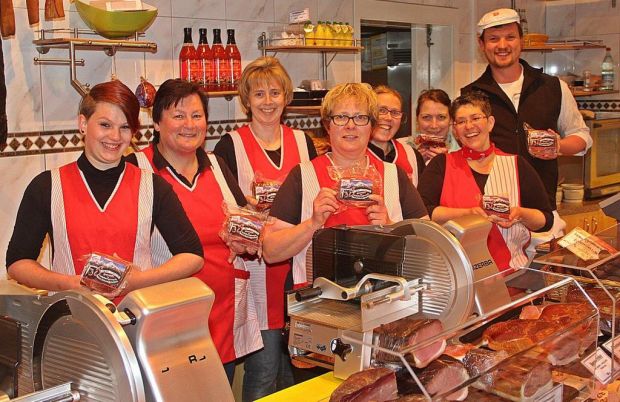 Das Team der Metzgerei Ehler im Berchtesgadener Land. Das Team der Metzgerei Ehler im Berchtesgadener Land.