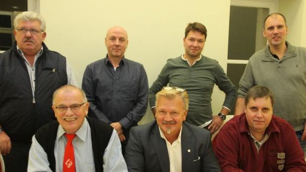 Obermeister Peter Morgenstern (2.v.l.) mit seinem Führungsteam Obermeister Peter Morgenstern (2.v.l.) mit seinem Führungsteam