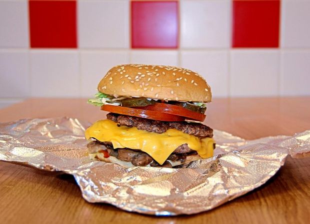 Cheeseburger: Objekt der kulinarischen Begierde. Cheeseburger: Objekt der kulinarischen Begierde.