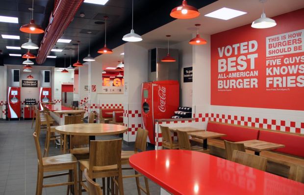 Blick in den Burgergrill. Blick in den Burgergrill.