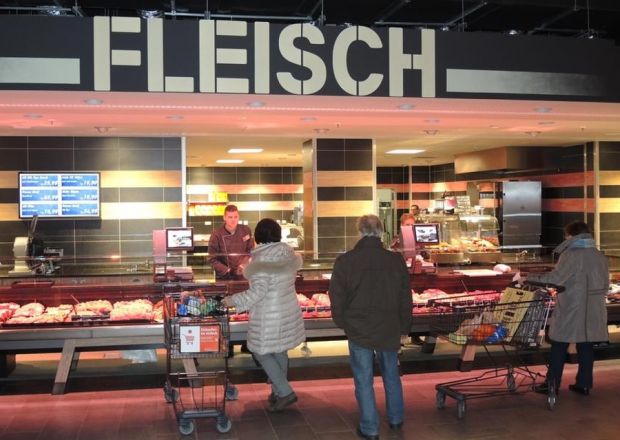 Nahrungsmittel bremsen zwar den Anstieg der Verbraucherpreise, Fleisch und Fleischwaren verteuerten sich zum Vorjahr um 2,7 Prozent. Nahrungsmittel bremsen zwar den Anstieg der Verbraucherpreise, Fleisch und Fleischwaren verteuerten sich zum Vorjahr um 2,7 Prozent.