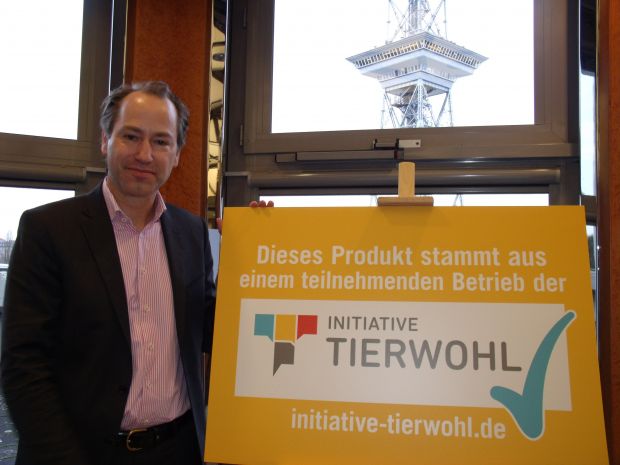 ITW-Geschäftsführer Dr. Alexander Hinrichs stellte das neues Siegel vor, das ab April 2018 zunächst Geflügelprodukte kennzeichnet. ITW-Geschäftsführer Dr. Alexander Hinrichs stellte das neues Siegel vor, das ab April 2018 zunächst Geflügelprodukte kennzeichnet.