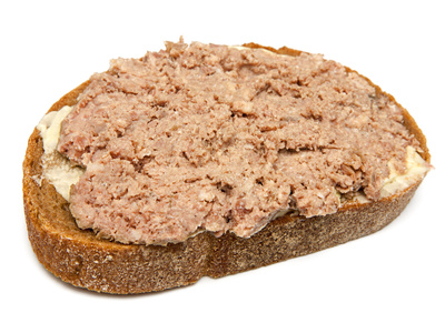 Ein achtlos weggeworfenes und infiziertes Wurstbrot reicht aus, um das Virus auf Wild- und Hausschweine zu übertragen. Ein achtlos weggeworfenes und infiziertes Wurstbrot reicht aus, um das Virus auf Wild- und Hausschweine zu übertragen.
