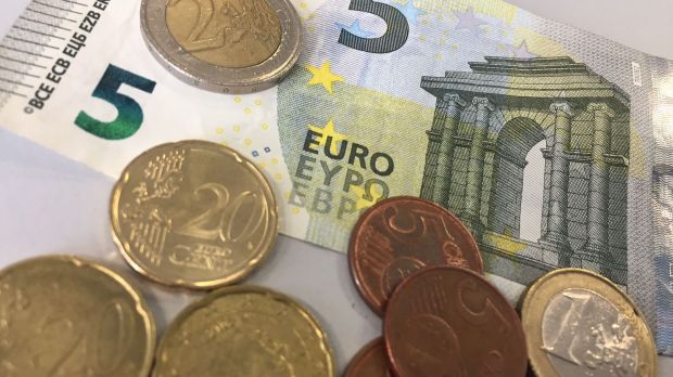 8,75 Euro sind der derzeitige Branchen-Mindestlohn. Über das nötige Mehr streiten sich Gewerkschafter und Arbeitgeber-Vertreter. 8,75 Euro sind der derzeitige Branchen-Mindestlohn. Über das nötige Mehr streiten sich Gewerkschafter und Arbeitgeber-Vertreter.