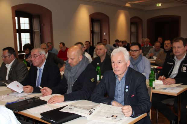 Der DFV informiert seine Mitglieder an den etablierten Standorten in Hannover und Würzburg. Hier ein Blick in den Tagungssaal der Festung Marienberg in Würzburg. Der DFV informiert seine Mitglieder an den etablierten Standorten in Hannover und Würzburg. Hier ein Blick in den Tagungssaal der Festung Marienberg in Würzburg.
