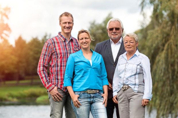 Mirko und Sarah Dhem (links) verkörpern die dritte Generation des traditionsreichen Fleischverarbeiters. Werner und Brunhilde Schulte haben das Familienunternehmen bislang sehr erfolgreich geleitet. Mirko und Sarah Dhem (links) verkörpern die dritte Generation des traditionsreichen Fleischverarbeiters. Werner und Brunhilde Schulte haben das Familienunternehmen bislang sehr erfolgreich geleitet.