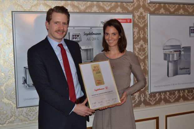 Diane und Andreas Seydelmann arbeiten mit Leidenschaft dafür, dass ihre Kunden immer „in den Händen der Besten“ sind. Diane und Andreas Seydelmann arbeiten mit Leidenschaft dafür, dass ihre Kunden immer „in den Händen der Besten“ sind.