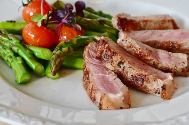 Ernährungsreport 2018: Fleisch und Wurst kommen bei knapp jedem Dritten jeden Tag auf den Tisch. Ernährungsreport 2018: Fleisch und Wurst kommen bei knapp jedem Dritten jeden Tag auf den Tisch.