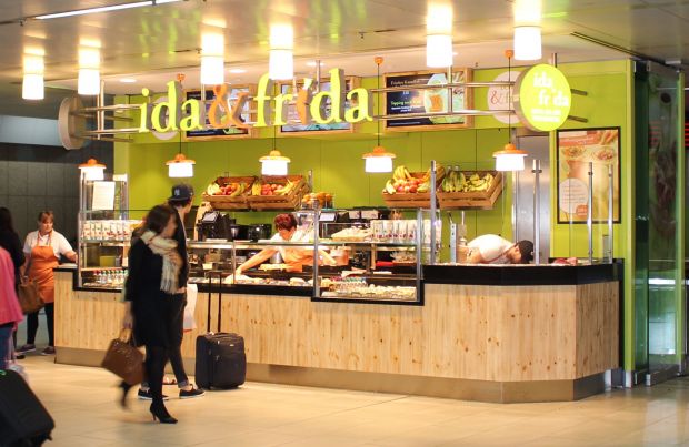 Stockheim-Format Ida & Frida im Düsseldorfer Hauptbahnhof. Stockheim-Format Ida & Frida im Düsseldorfer Hauptbahnhof.