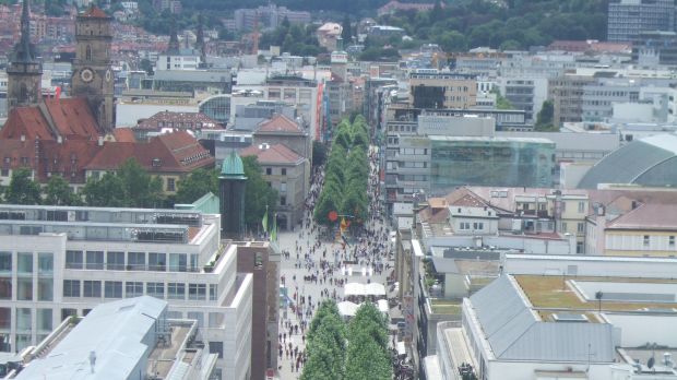 2017 führt die Schwabenmetropole das Ranking der Top Einkaufsmeilen an. 2017 führt die Schwabenmetropole das Ranking der Top Einkaufsmeilen an.