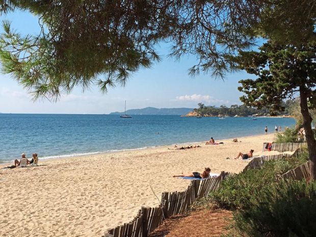 Ferien gehören zur schönsten Zeit des Jahres. Wer Urlaub nehmen möchte, muss ihn vorher unbedingt absprechen. Ferien gehören zur schönsten Zeit des Jahres. Wer Urlaub nehmen möchte, muss ihn vorher unbedingt absprechen.