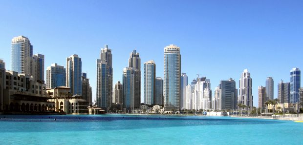 Blick auf die Skyline von Dubai in den Vereinigten Arabischen Emiraten (VAE). Blick auf die Skyline von Dubai in den Vereinigten Arabischen Emiraten (VAE).