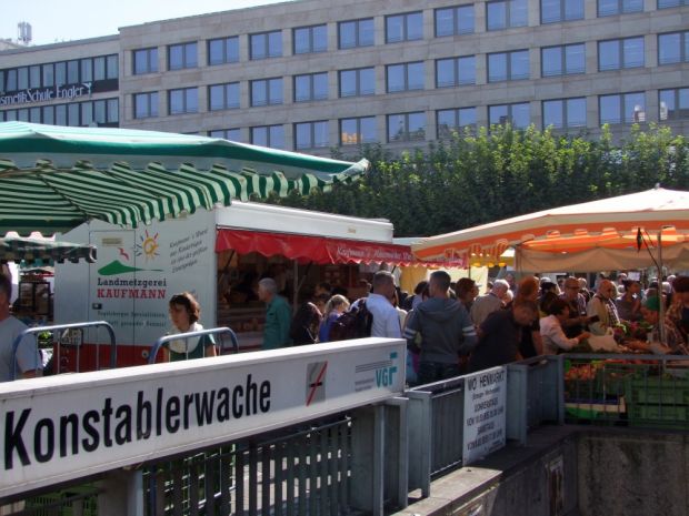 Erzeugermarkt an der Konstablerwache in Frankfurt am Main. Erzeugermarkt an der Konstablerwache in Frankfurt am Main.