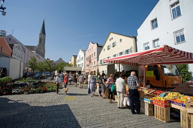 Die große Mehrheit der Verbraucher in Deutschland bewertet die hierzulande verkauften Lebensmittel laut BfR-Verbrauchermonitor als sicher Die große Mehrheit der Verbraucher in Deutschland bewertet die hierzulande verkauften Lebensmittel laut BfR-Verbrauchermonitor als sicher