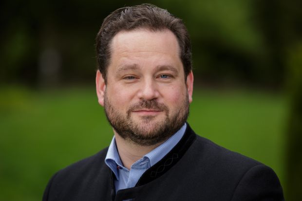 Alexander Bonde ist Minister für Ländlichen Raum und Verbraucherschutz Baden-Württemberg. Alexander Bonde ist Minister für Ländlichen Raum und Verbraucherschutz Baden-Württemberg.