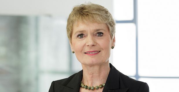 Friedlinde Gurr-Hirsch ist seit 12. Mai 2016 Staatssekretärin im Ministerium für Ländlichen Raum und Verbraucherschutz in Baden-Württemberg. Von 2004 bis 2011 war sie Staatssekretärin im Ministerium für Ländlichen Raum, Ernährung und Verbraucherschutz. Friedlinde Gurr-Hirsch ist seit 12. Mai 2016 Staatssekretärin im Ministerium für Ländlichen Raum und Verbraucherschutz in Baden-Württemberg. Von 2004 bis 2011 war sie Staatssekretärin im Ministerium für Ländlichen Raum, Ernährung und Verbraucherschutz.