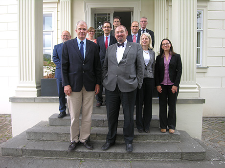 BfR-Präsident Professor Dr. Dr. Andreas Hensel mit der Schweizer Delegation des BLV. BfR-Präsident Professor Dr. Dr. Andreas Hensel mit der Schweizer Delegation des BLV.