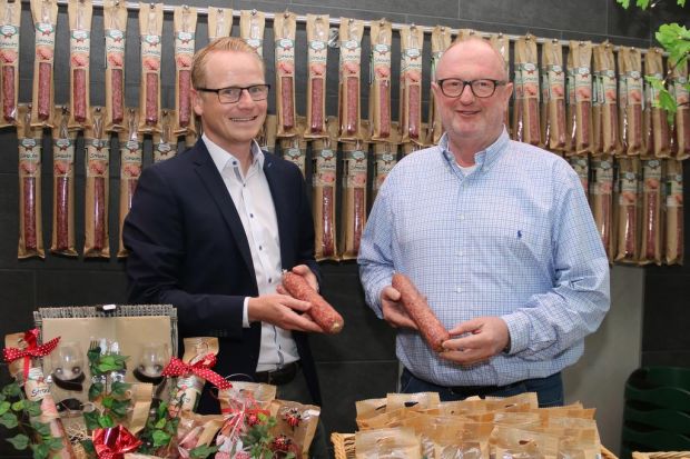 Das Aushängeschild von Börner-Eisenacher (von rechts): Geschäftsführer Frank-Walter Eisenacher und Vertriebsleiter Benjamin Krieft präsentieren die „Göttinger Stracke“. Das Aushängeschild von Börner-Eisenacher (von rechts): Geschäftsführer Frank-Walter Eisenacher und Vertriebsleiter Benjamin Krieft präsentieren die „Göttinger Stracke“.