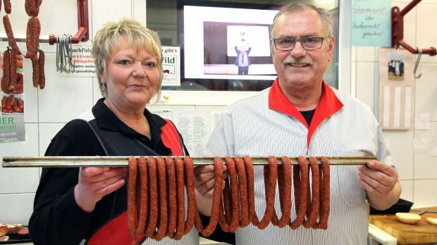 Helmut und Doris Clever mit den Prinzenzipfeln. Helmut und Doris Clever mit den Prinzenzipfeln.