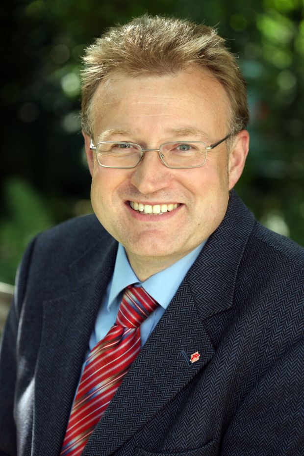 Dr. Reinhard von Stoutz, Mitglied der Geschäftsleitung des Deutschen Fleischer-Verbands. Dr. Reinhard von Stoutz, Mitglied der Geschäftsleitung des Deutschen Fleischer-Verbands.