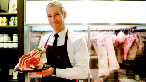 Fleischermeister Jens-Uwe Bünger aus Berlin setzt auf die perfekte Inszenierung seiner Ware.
Fleischermeister Jens-Uwe Bünger aus Berlin setzt auf die perfekte Inszenierung seiner Ware.