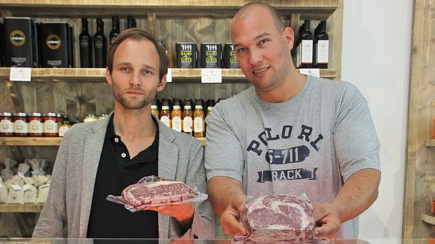 Martin Hesterberg (rechts) und sein Essener Filialleiter Christian Schwanck wollen im Filetshop Fleisch verkaufen und Erlebnisse vermitteln. Martin Hesterberg (rechts) und sein Essener Filialleiter Christian Schwanck wollen im Filetshop Fleisch verkaufen und Erlebnisse vermitteln.