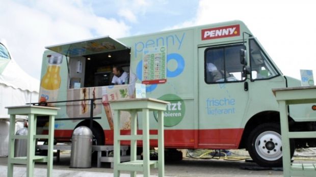 Werbung und die Erprobung eines Geschäftsfelds: Auch Penny fährt mit einem Foodtruck zu den Kunden. Werbung und die Erprobung eines Geschäftsfelds: Auch Penny fährt mit einem Foodtruck zu den Kunden.