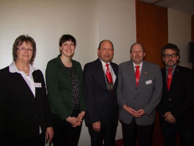 Das Präsidium mit (von links) Landesgeschäftsführerin Marina Holm, Nora Seitz, Thomas Keller, Dieter Simon und Thomas Löbel. Das Präsidium mit (von links) Landesgeschäftsführerin Marina Holm, Nora Seitz, Thomas Keller, Dieter Simon und Thomas Löbel.