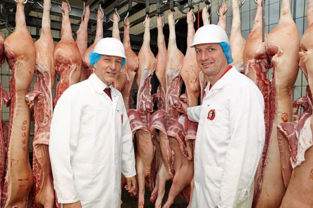 Geschäftsführer Dietmar Hecht (links) und Geschäftsstellenleiter Uwe Müller sehen den Schlachthof Belgern als „Problemlöser für die Kunden“. Geschäftsführer Dietmar Hecht (links) und Geschäftsstellenleiter Uwe Müller sehen den Schlachthof Belgern als „Problemlöser für die Kunden“.