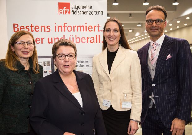 iskutierten über das Menschenwohl in der Fleischbranche (von links): NGG-Chefin Michaela Rosenberger, FleischWirtschaft-Chefredakteurin Renate Kühlcke, ANG-Geschäftsführerin Valerie Holsboer und Westfleisch-Vorstand Christian Leding. iskutierten über das Menschenwohl in der Fleischbranche (von links): NGG-Chefin Michaela Rosenberger, FleischWirtschaft-Chefredakteurin Renate Kühlcke, ANG-Geschäftsführerin Valerie Holsboer und Westfleisch-Vorstand Christian Leding.