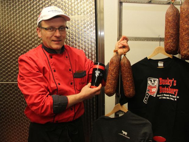 Fritz Kästel mit seinen Mitbringseln aus den USA. Fritz Kästel mit seinen Mitbringseln aus den USA.