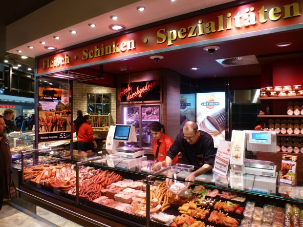 Gretenkords Fleischerei in den Promenaden des Leipziger Hauptbahnhofs ist an 365 Tagen geöffnet. Gretenkords Fleischerei in den Promenaden des Leipziger Hauptbahnhofs ist an 365 Tagen geöffnet.